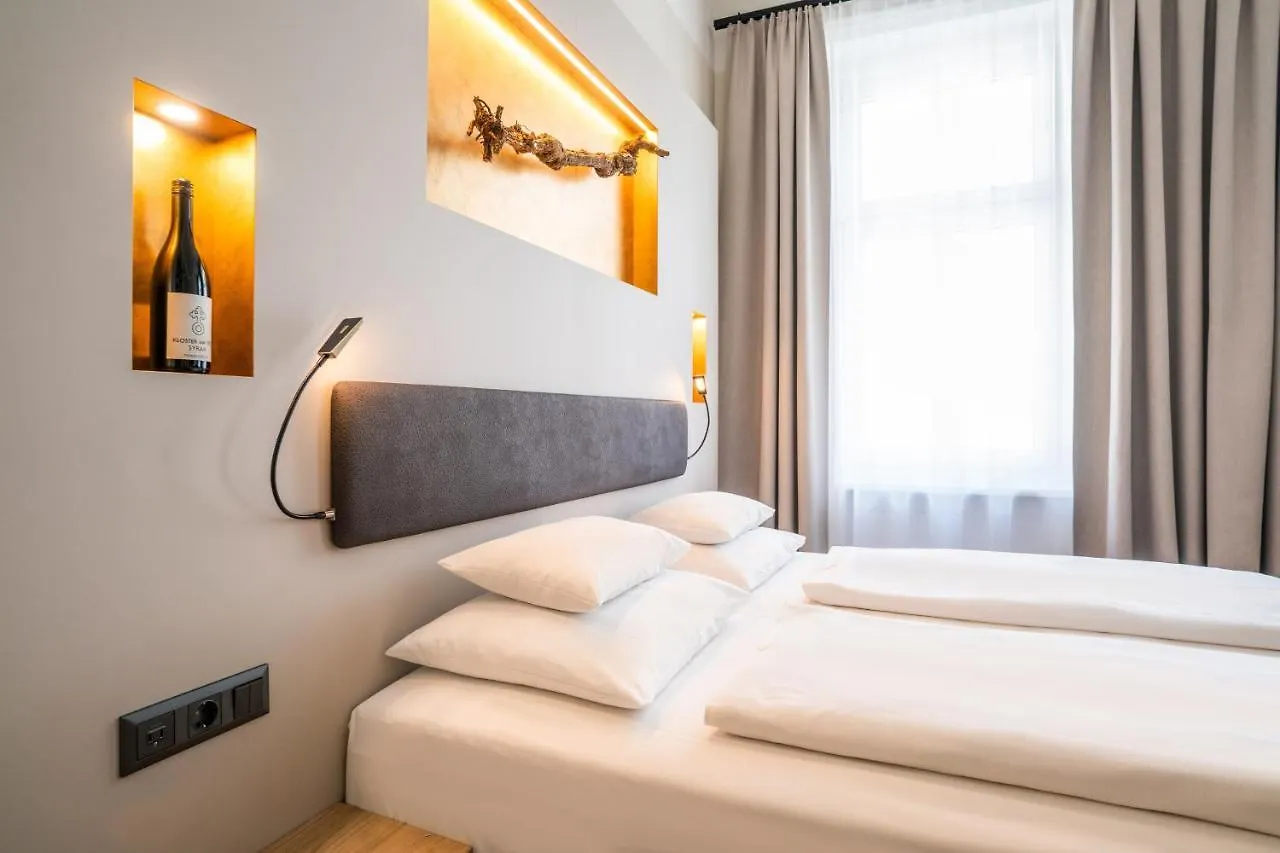 Hotel Rathaus - Wein & Design contacts