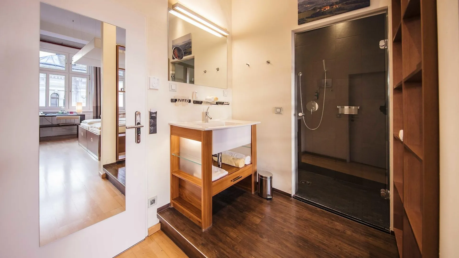Hotel Rathaus - Wein & Design Vienna 4*,
